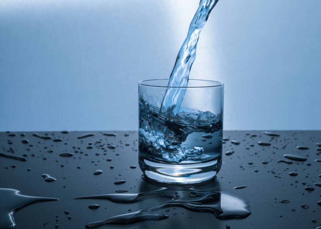 the pros and cons of drinking water