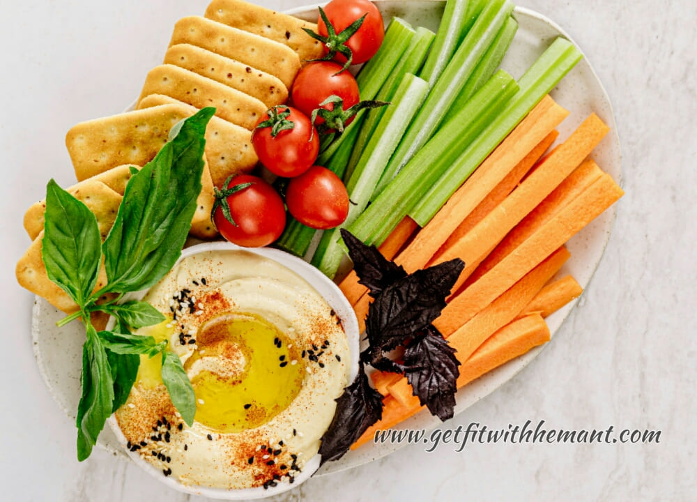 Hummus and veggies (Healthy Snacks)